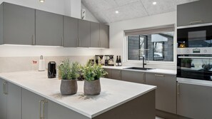 Fridge, microwave, oven, stovetop - VillaVilla 664 - Mommark, Sydjylland (Sydals)