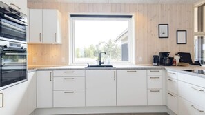 Fridge, microwave, oven, stovetop - VillaVilla 649 - Marielyst, Lolland/Falster/møn (Væggerløse)