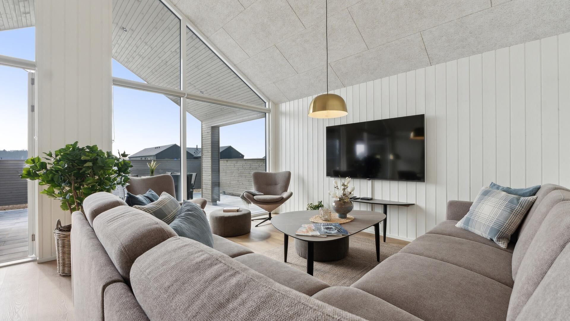 Peis, fotballspill og bordtennis