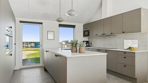 Fridge, microwave, oven, stovetop - VillaVilla 673 - Skåstrup Strand, Fyn og øer (Bogense)