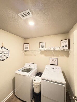 Interior - Charming 3-bedroom house in Semmes with cool AC breeze (Semmes)