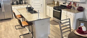 Charming 3-bedroom house in Semmes with cool AC breeze