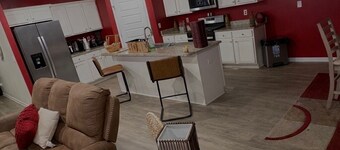 Charming 4-bedroom house in Semmes with cool AC breeze