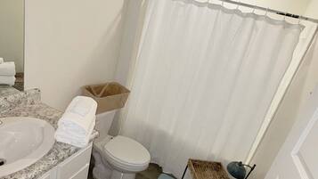 Toallas, jabón, papel higiénico