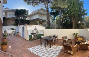 Outdoor dining - Air-conditioned apartment 3mn from Farella beach (Llançà)