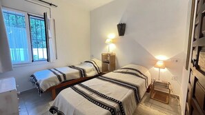 3 bedrooms, iron/ironing board, WiFi, bed sheets - Air-conditioned apartment 3mn from Farella beach (Llançà)