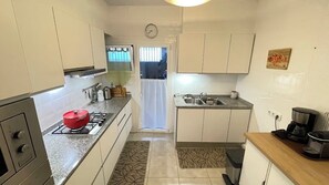 Private kitchen - Air-conditioned apartment 3mn from Farella beach (Llançà)