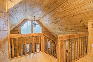Interior - Relaxation Ridge: MtnView*HotTub*Wifi*Games*Fireplace*Secluded (Sevierville)