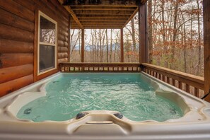 Outdoor spa tub - Relaxation Ridge: MtnView*HotTub*Wifi*Games*Fireplace*Secluded (Sevierville)