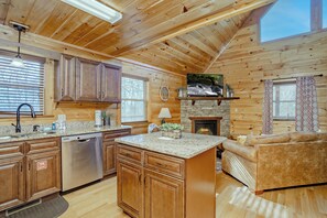 Interior - Relaxation Ridge: MtnView*HotTub*Wifi*Games*Fireplace*Secluded (Sevierville)