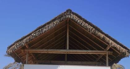 HOP Aloha Beachfront House With Direct Access