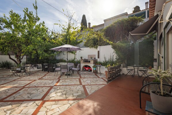 تناول الطعام بالخارج