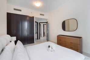 2 bedrooms, iron/ironing board, WiFi, bed sheets - Free housekeeping visits during your stay - StayShort - Modern 2-Bedroom Escape in Dubai Marina for 4 guests! (Dubai Marina)