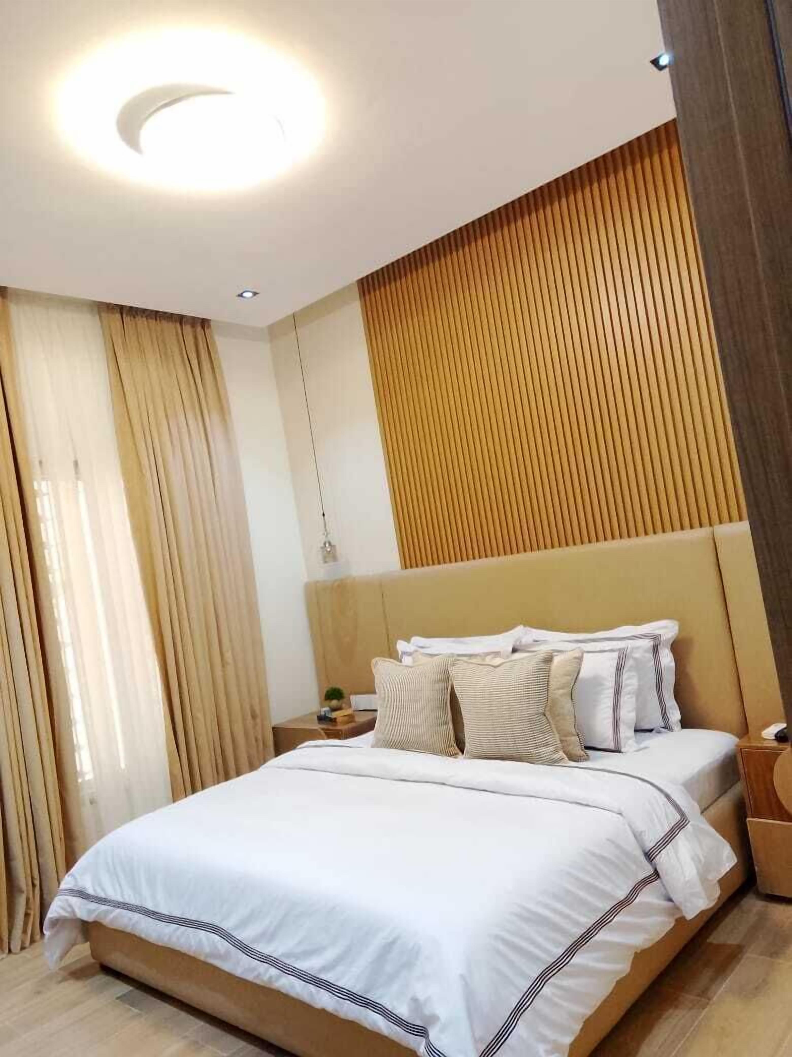 Luxury Apartment, 1 King Bed, Kitchen | Desk, laptop workspace, soundproofing, free WiFi