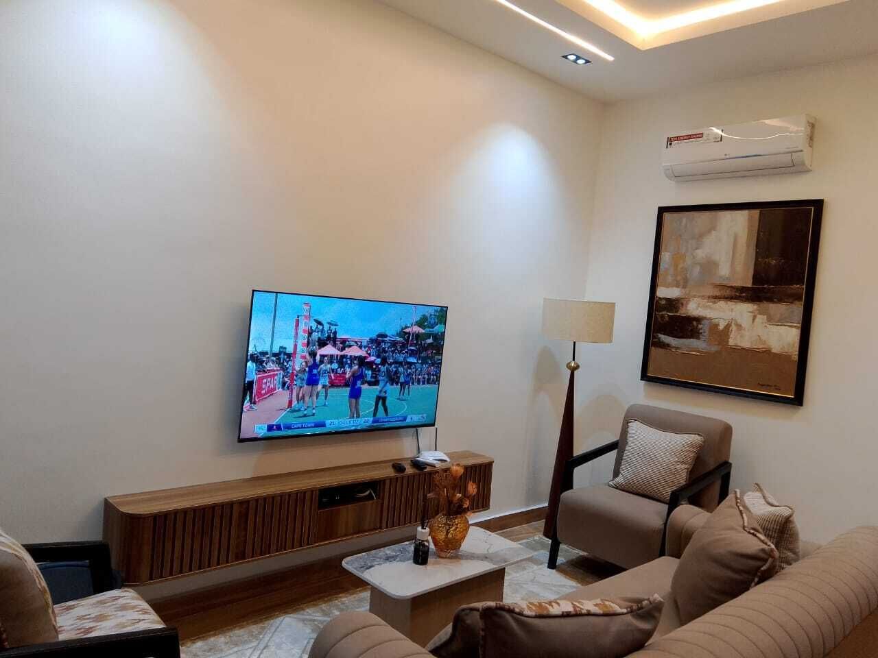 Televisión LED, Netflix, películas de estreno, películas con cargo