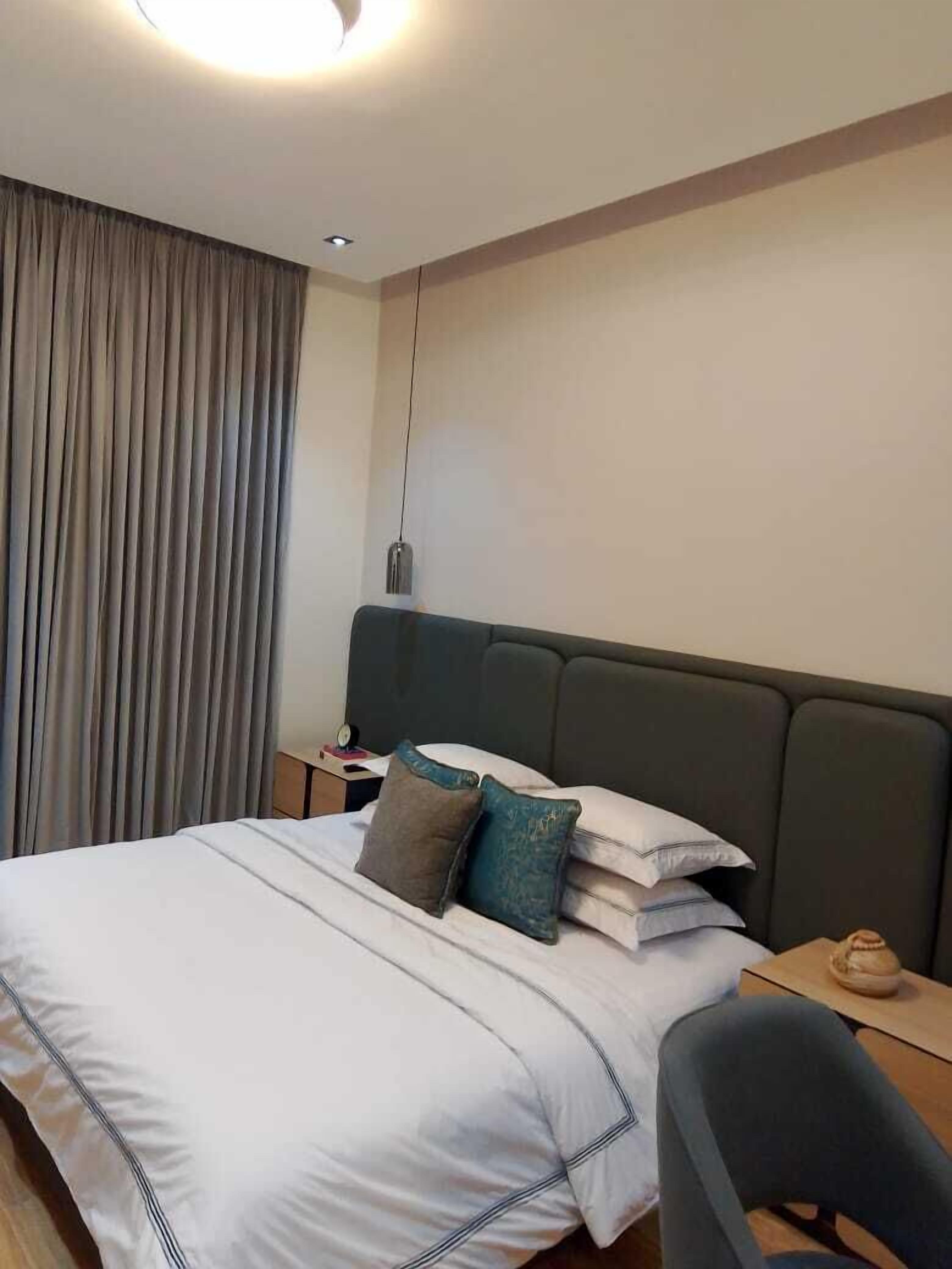 Luxury Apartment, 1 King Bed, Kitchen | Desk, laptop workspace, soundproofing, free WiFi