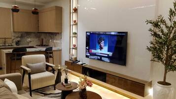 Departamento de lujo, 2 habitaciones, para no fumadores, microondas | Área de sala de estar