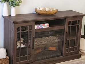 Interior - Cozy Modern Home Retreat-fenced yard-pets welcome! (Clarksville)