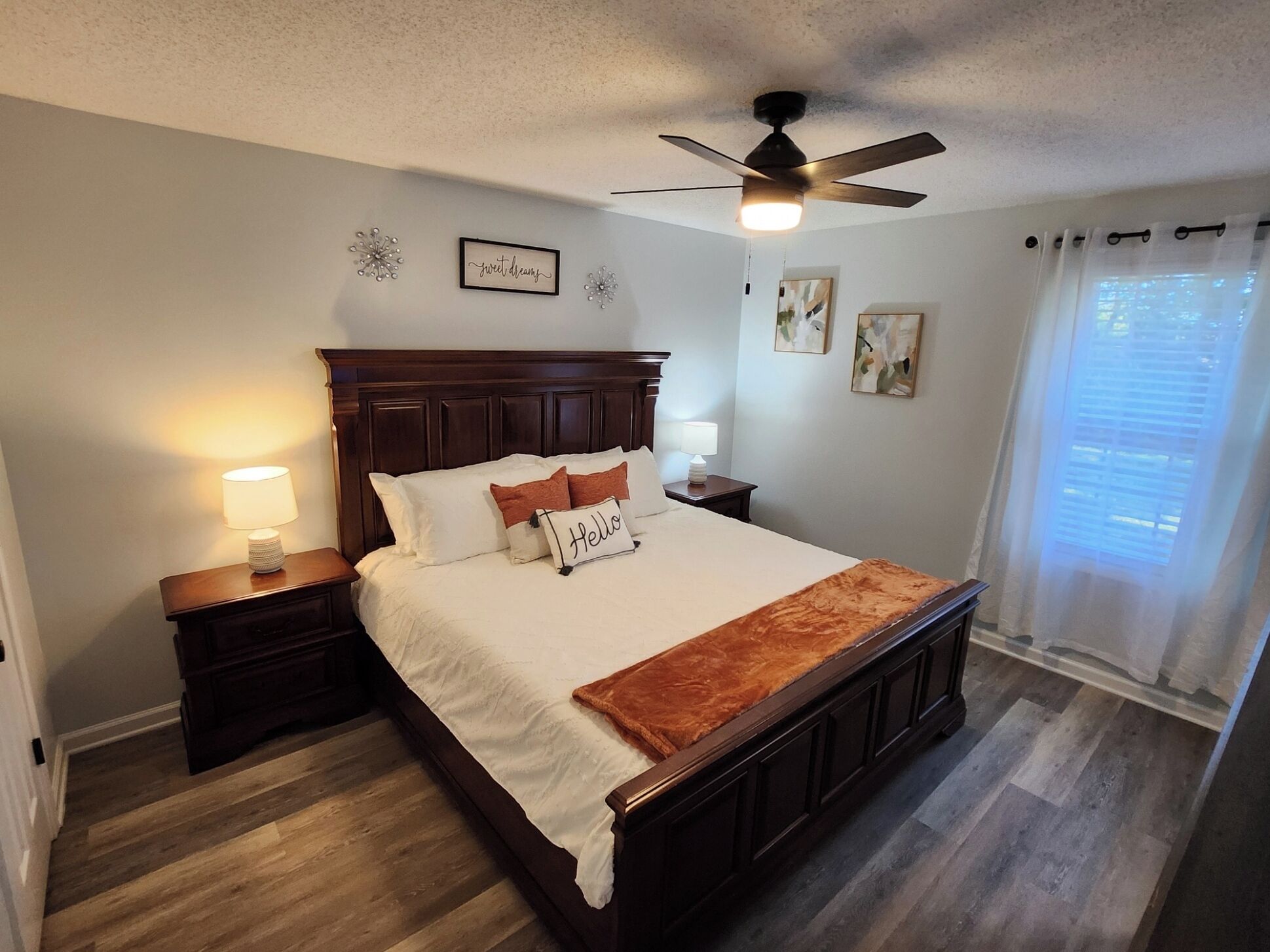 4 bedrooms, iron/ironing board, Internet, bed sheets