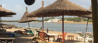 CHARMING VILLA in SOMONE Private Pool, Beautiful Garden! Lagoon & Mangrove