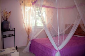 Iron/ironing board, internet, bed sheets