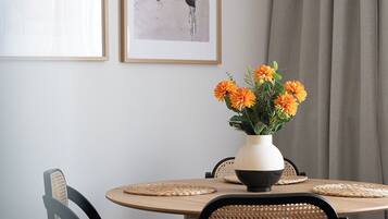 Apartamento, balcón | Tabla de planchar con plancha y wifi gratis