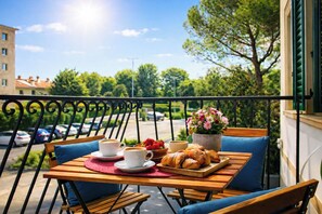 Outdoor dining - Il Melograno in Prato with Private Guest Parking and Terrace (Prato)