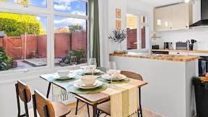 Unclassified image, 4 of 26, button - 2 Bed House - Sleeps 4 - Parking - Wifi (Stafford)
