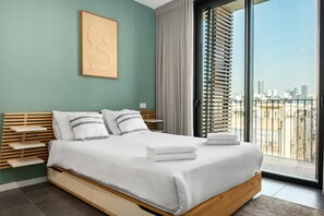 4 bedrooms, desk, iron/ironing board, travel cot - Modern Duplex 4BR by the beach by HolyGuest (Tel Aviv-Yafo)