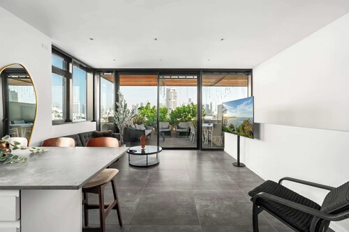 Modern Duplex 4BR by the beach by HolyGuest