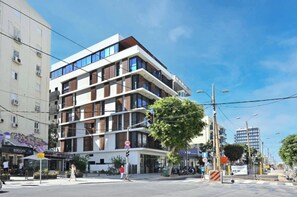Exterior - Modern Duplex 4BR by the beach by HolyGuest (Tel Aviv-Yafo)