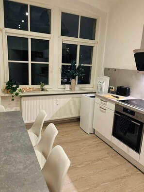 Kühlschrank, Herdplatte