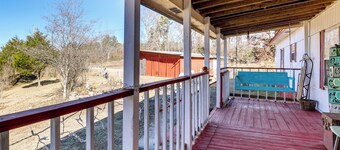 'Antique Farmhouse' in Bethel Springs on Half-Acre
