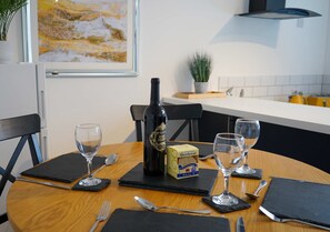 House - Ivy Cellar With 2 Bedrooms and 1 Bathrooms (Tenby)