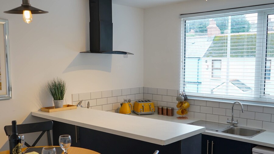 Ivy Cellar With 2 Bedrooms and 1 Bathrooms