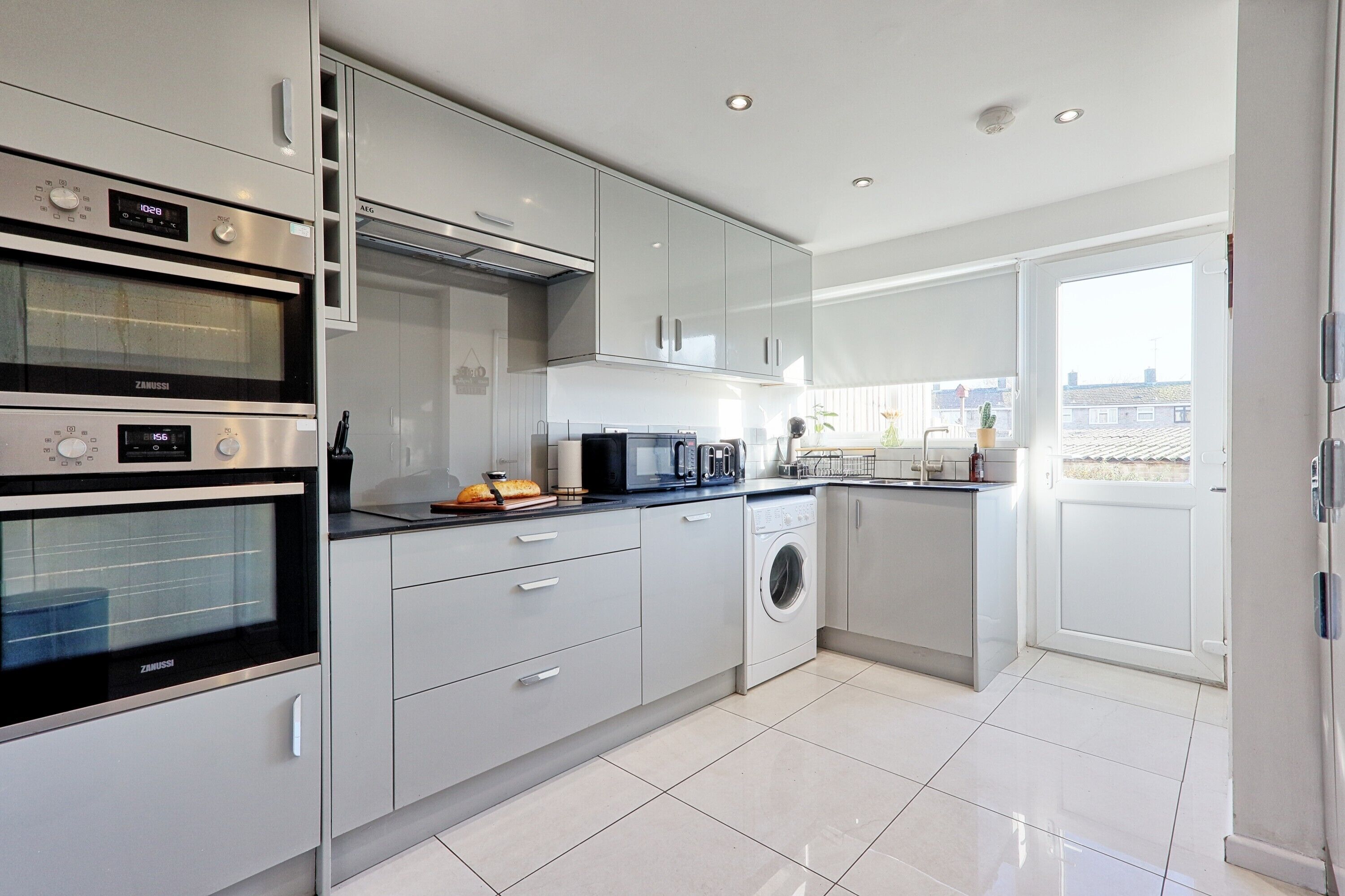 Mikrowelle, Ofen, Herdplatte, Geschirrspüler