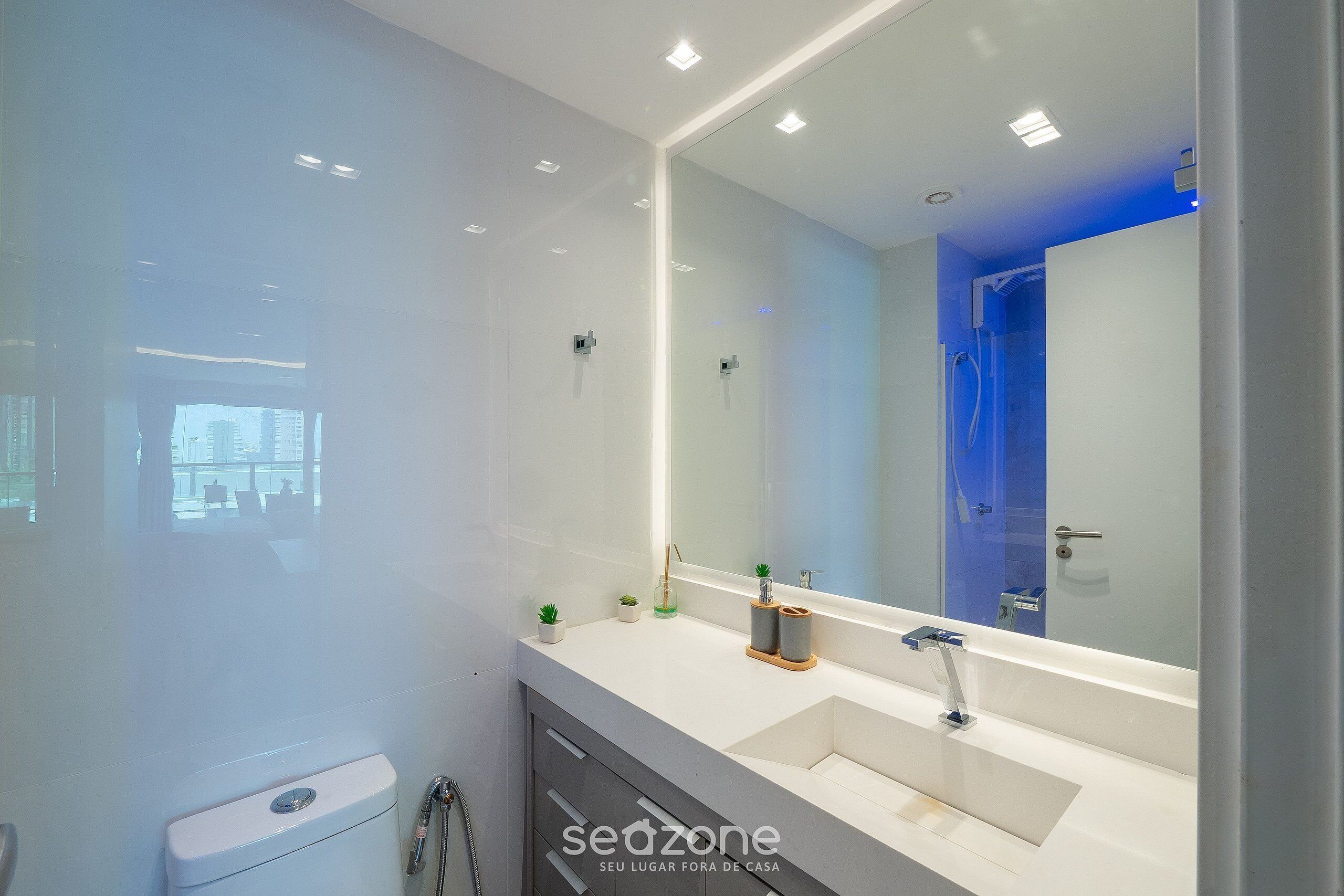 Basic Apartment | Bathroom | Shower