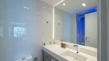 Basic Apartment | Bathroom | Shower