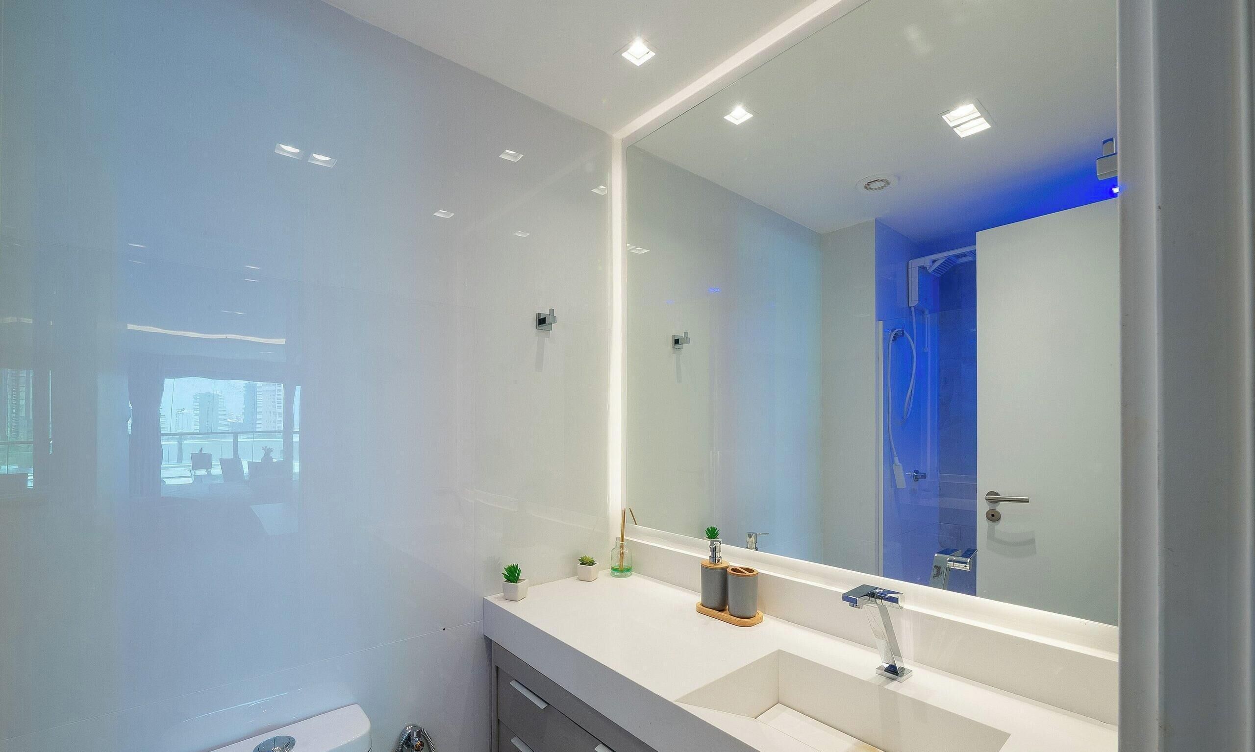 Basic Apartment | Bathroom | Shower