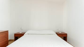 1 bedroom, iron/ironing board, bed sheets