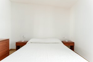 1 bedroom, iron/ironing board, bed sheets - Cozy and Cool Flat with Mountain View and Balcony (Orosei)