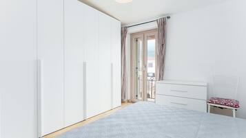 2 Schlafzimmer, Bügeleisen/Bügelbrett, Bettwäsche