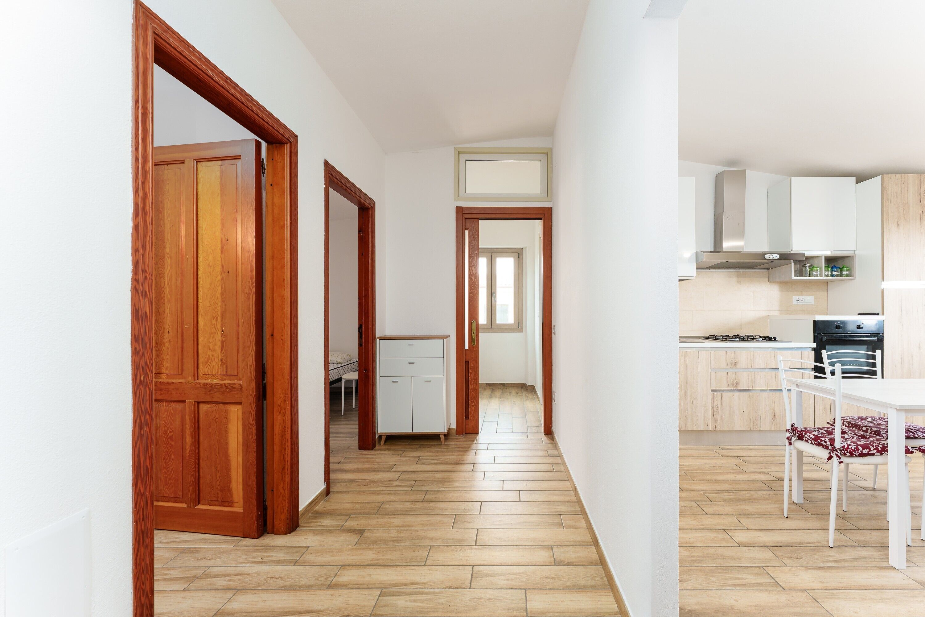 Fridge, oven, stovetop, coffee/tea maker