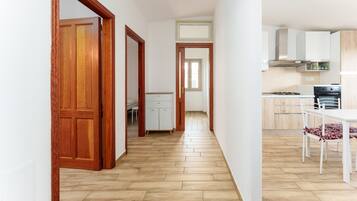 Fridge, oven, stovetop, coffee/tea maker