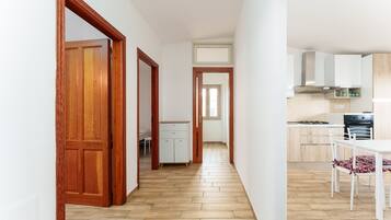 Fridge, oven, stovetop, coffee/tea maker