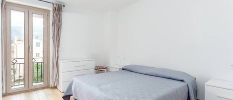 2 間睡房、熨斗/熨衫板、床單