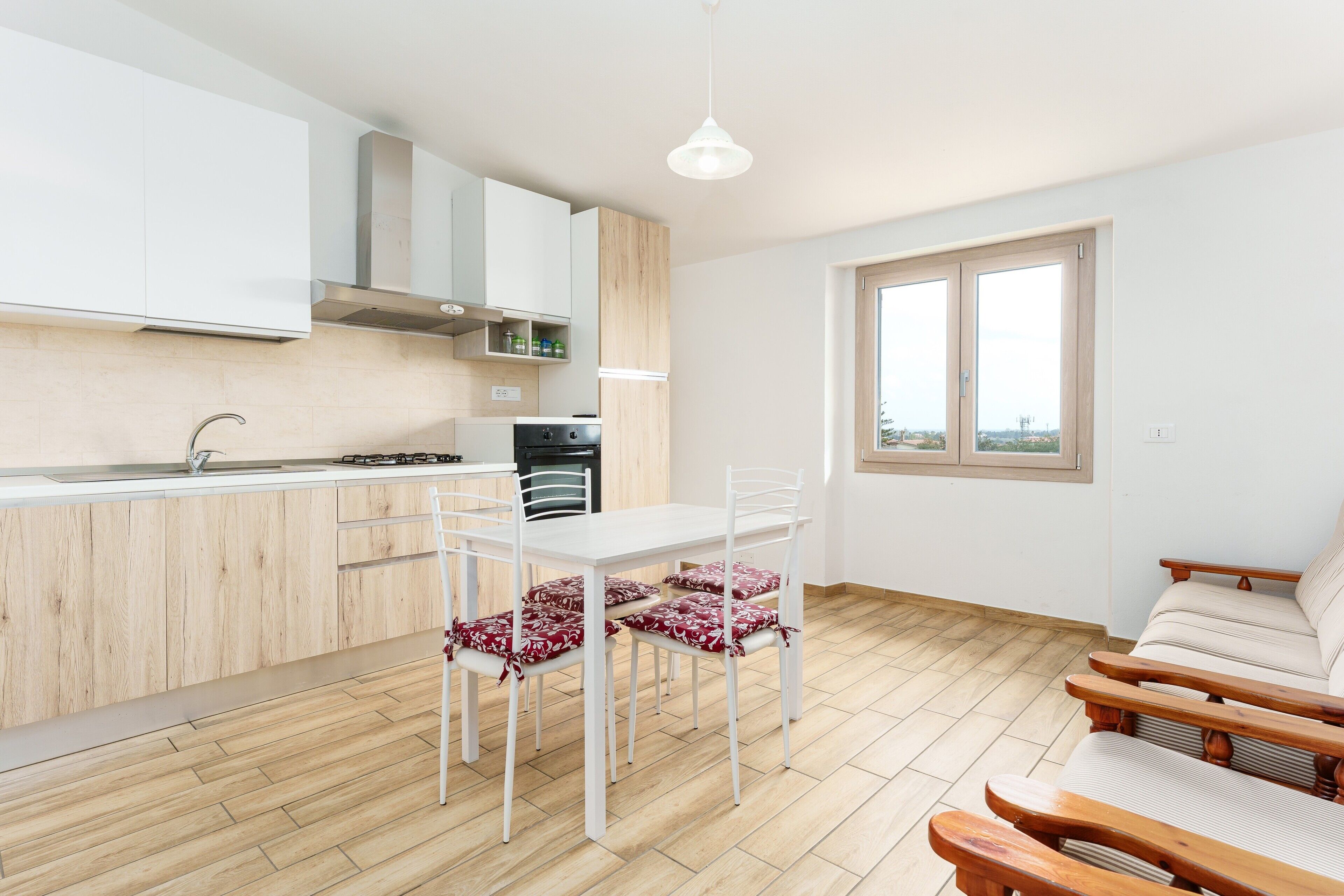 Fridge, oven, stovetop, coffee/tea maker