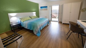 A bedroom with a bed, a desk, a chair, and a wardrobe. - B&B Anele (Morano Calabro)