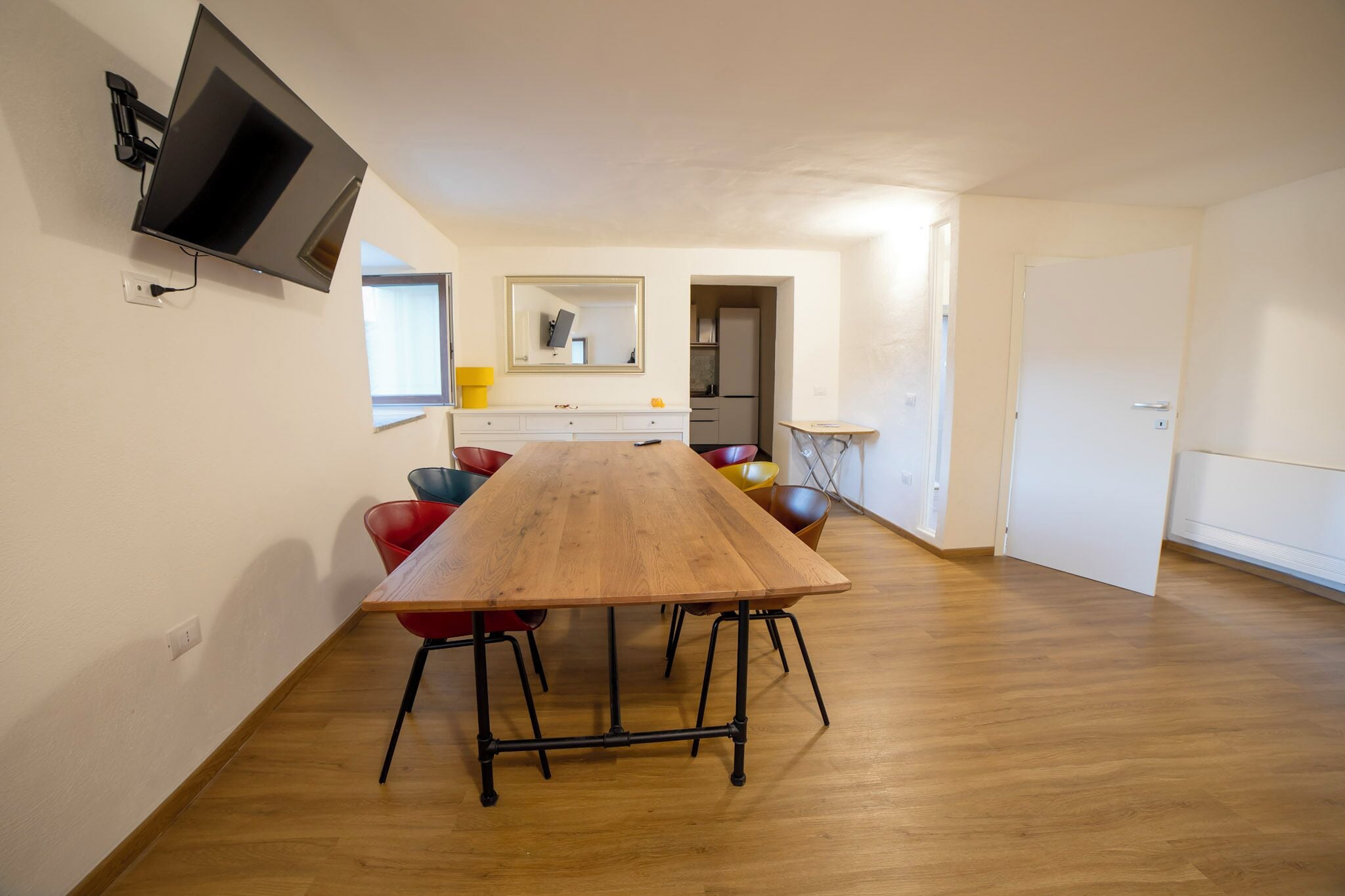 Apartment, Balkon, Stadtblick | Wohnbereich | Fernseher