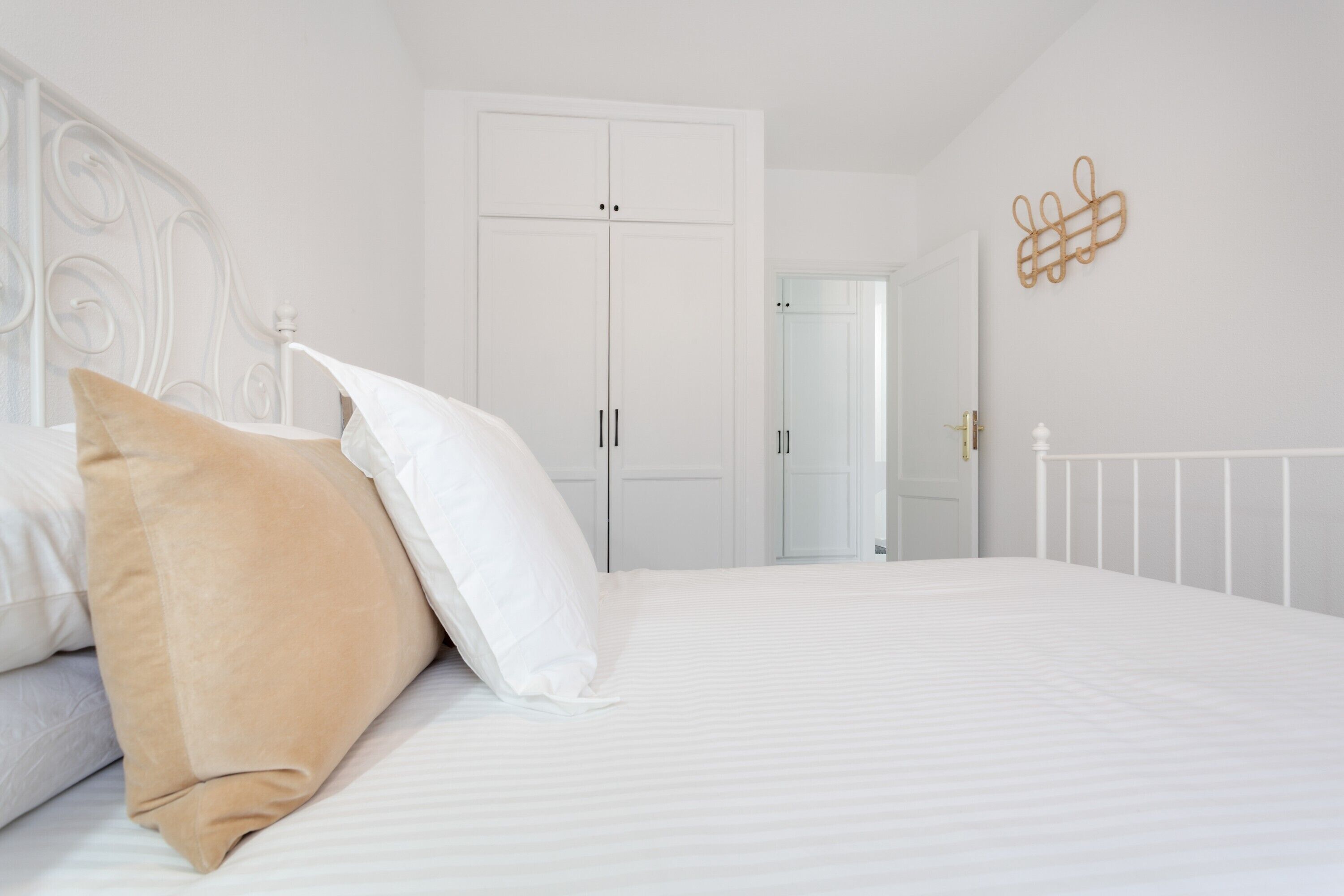 1 slaapkamer, een strijkplank/strijkijzer, wifi, beddengoed